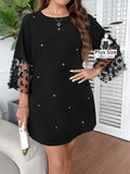 Vestido Com Detalhes De Pérolas E Mangas Em Renda Plus Size - Tabela de Medidas na Descrição